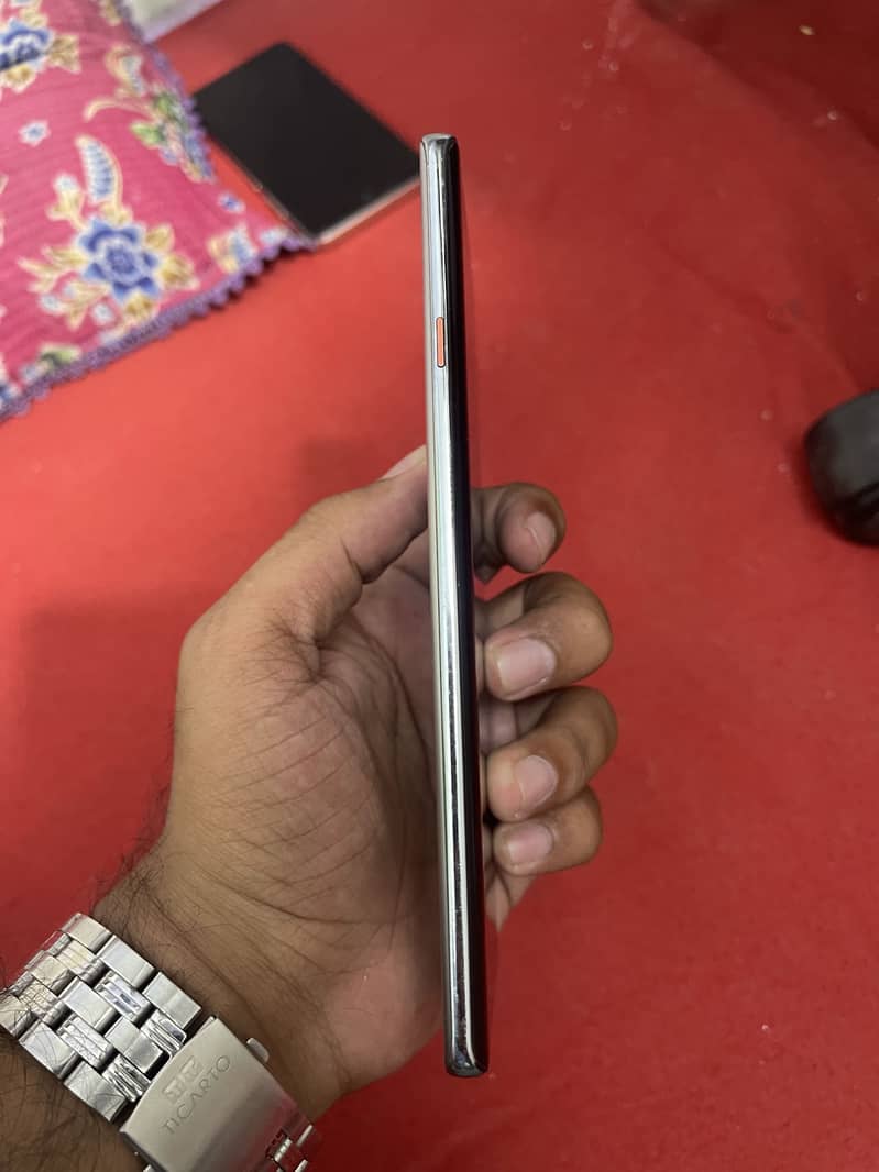 Tecno CAMON 40 Pro 4