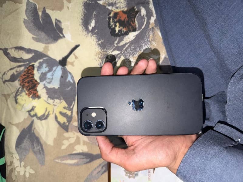 Apple iPhone 12 3