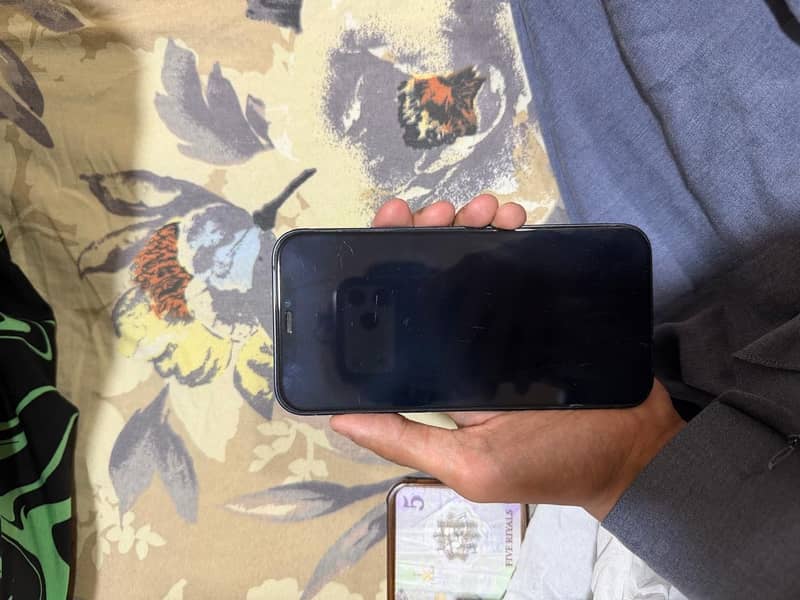 Apple iPhone 12 4