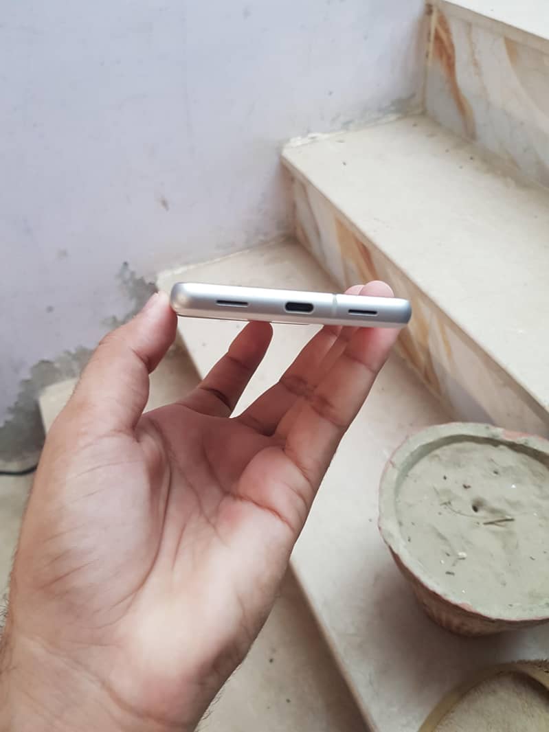Google Pixel 7a 4