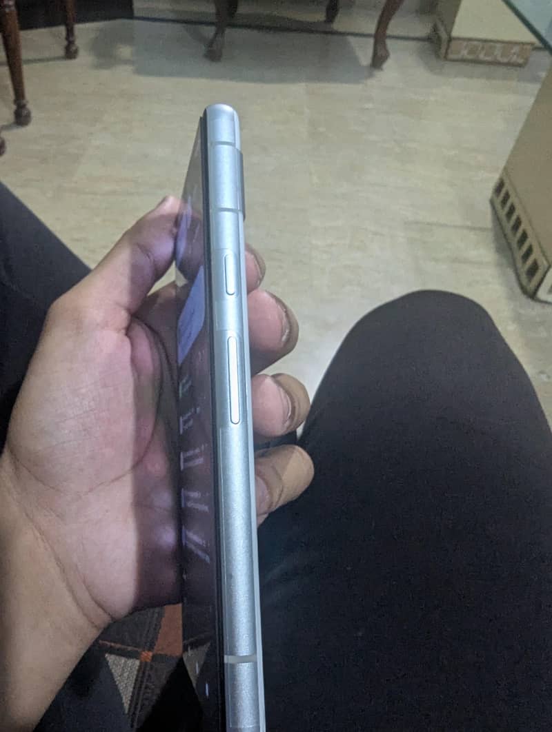 Google Pixel 7a 5