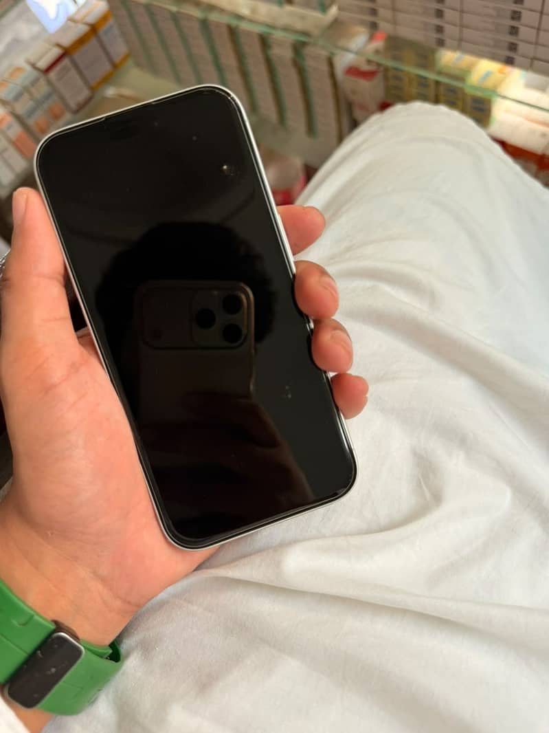 Apple iPhone 16 3