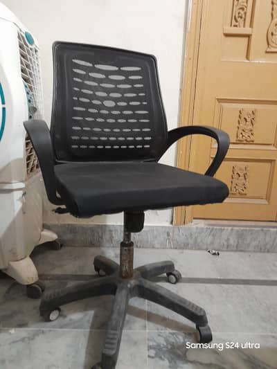 chair for sale (office ) colour black