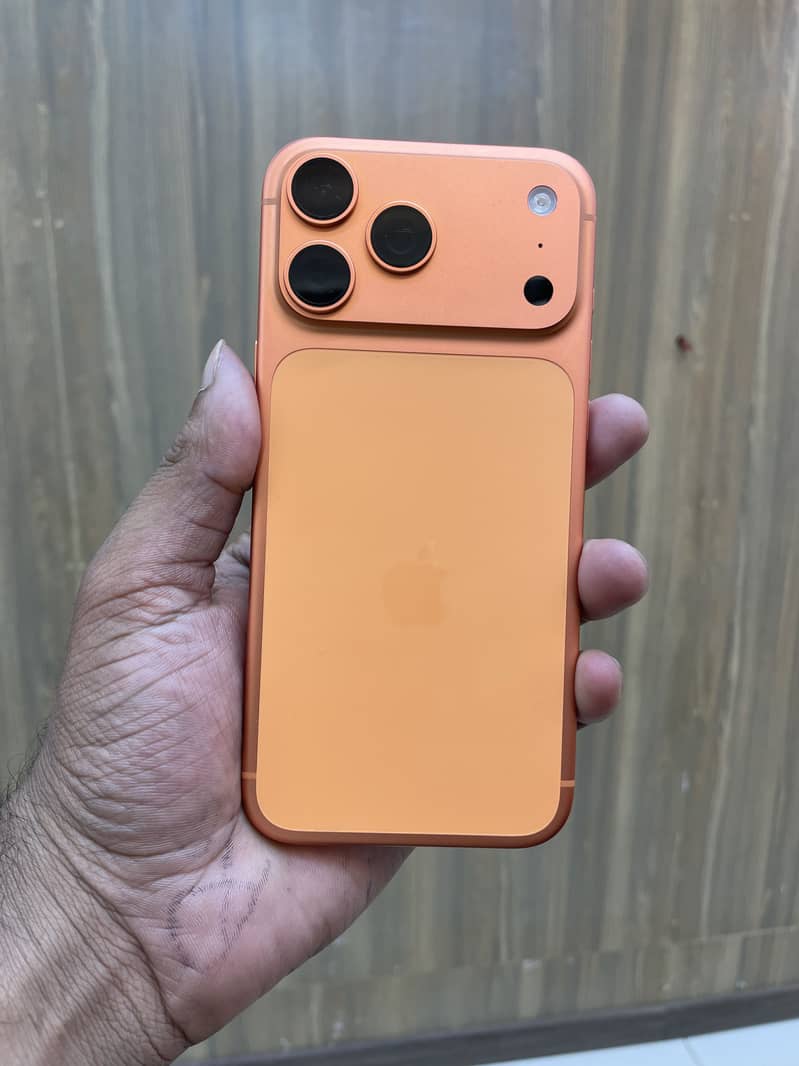 Apple iPhone 17 Pro Max 4