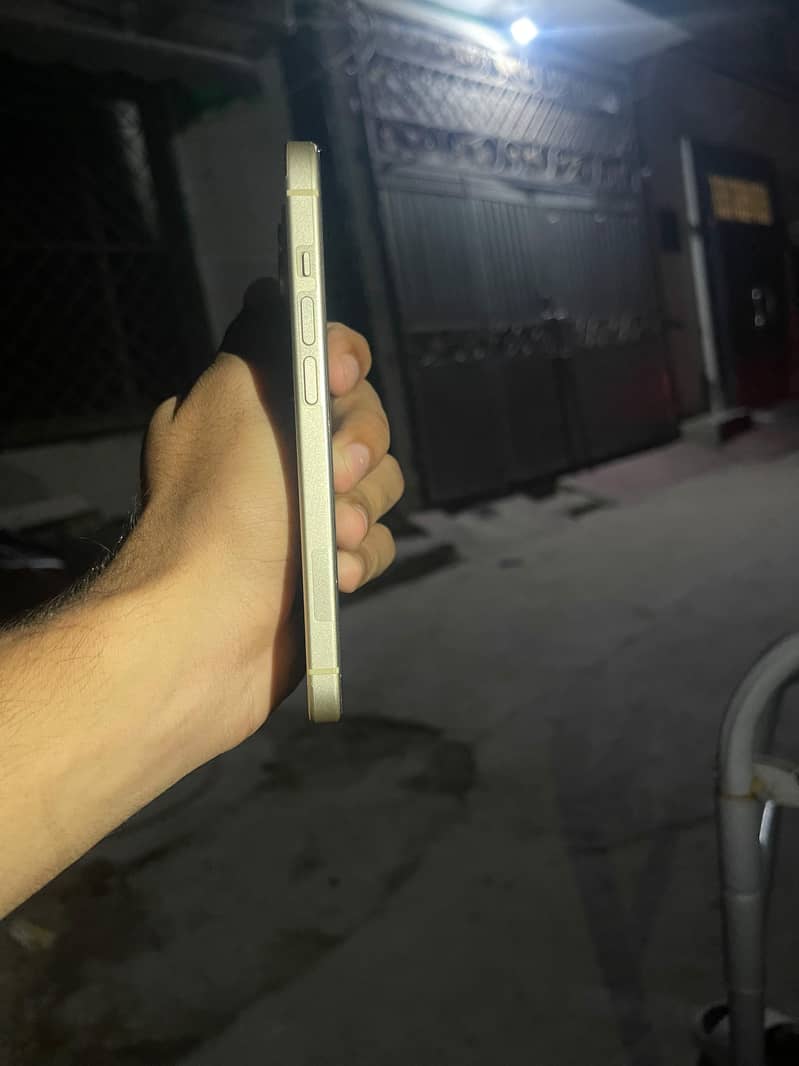 Apple iPhone 15 2