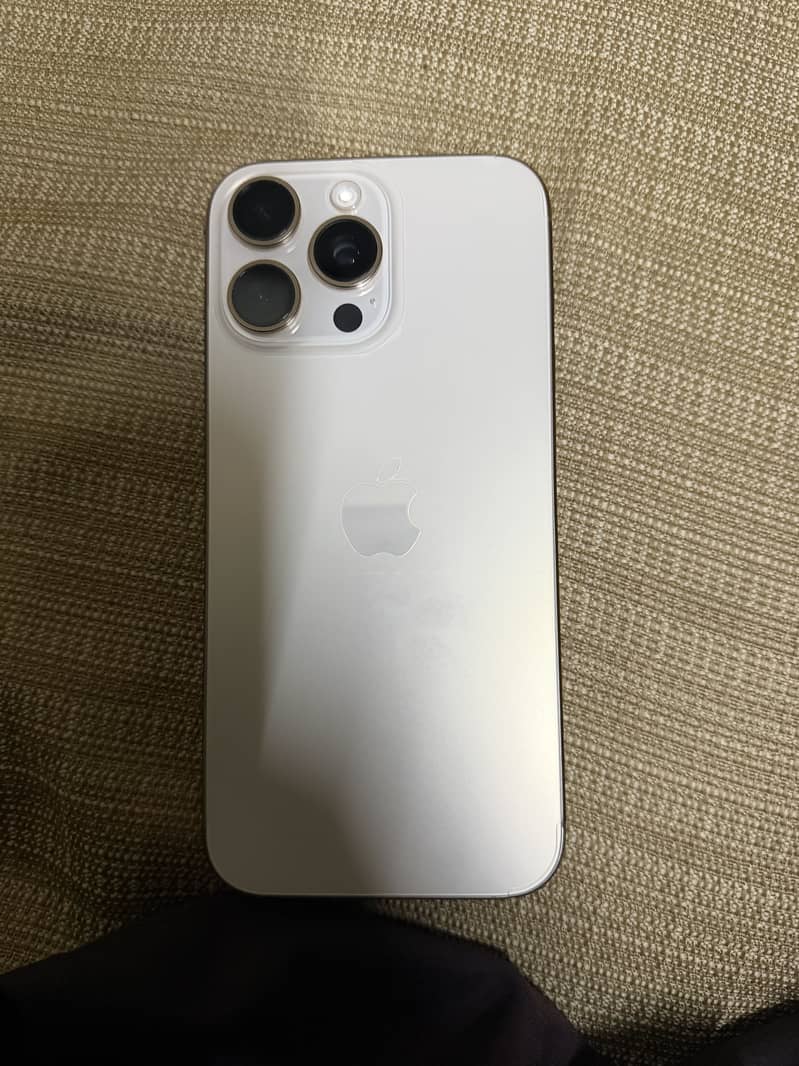 Apple iPhone 16 Pro Max 2