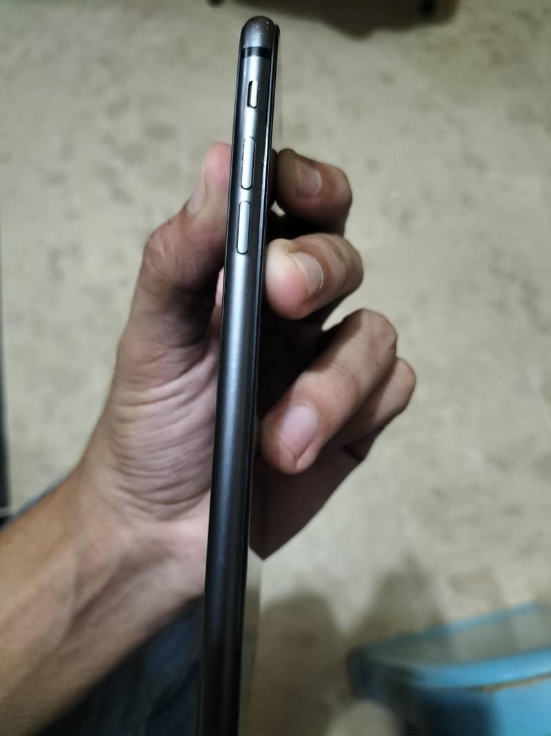 Apple iPhone 8 Plus 3