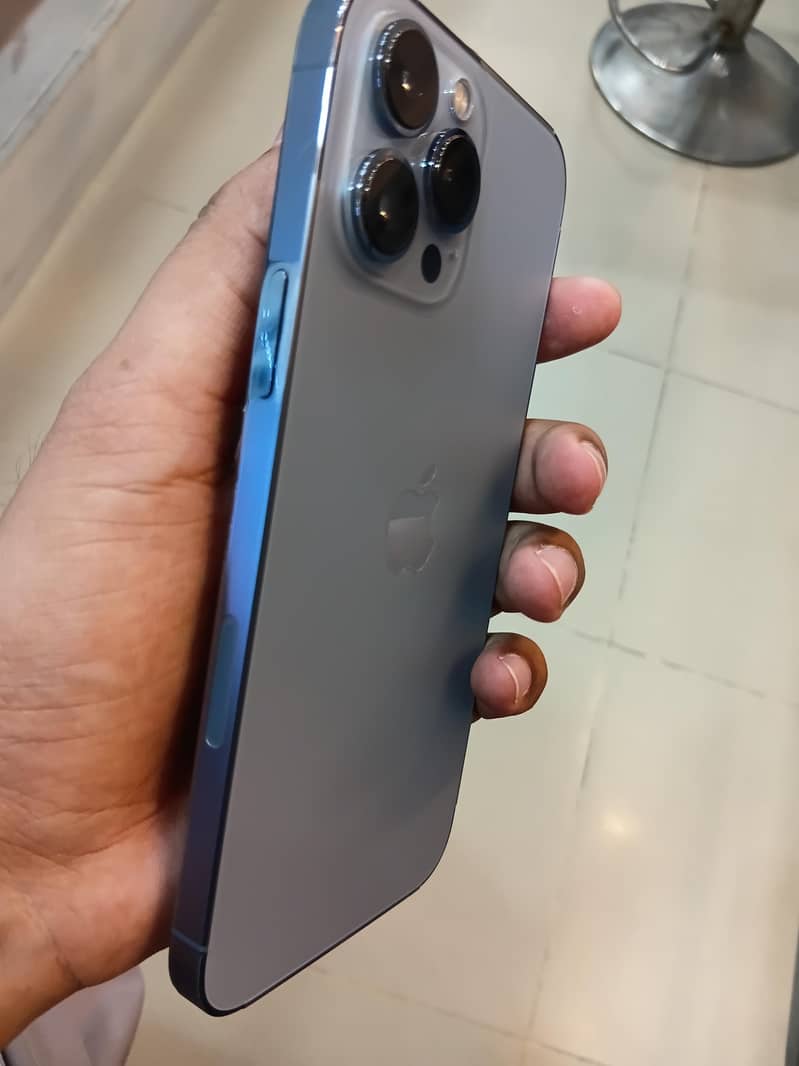 Apple iPhone 13 Pro 2