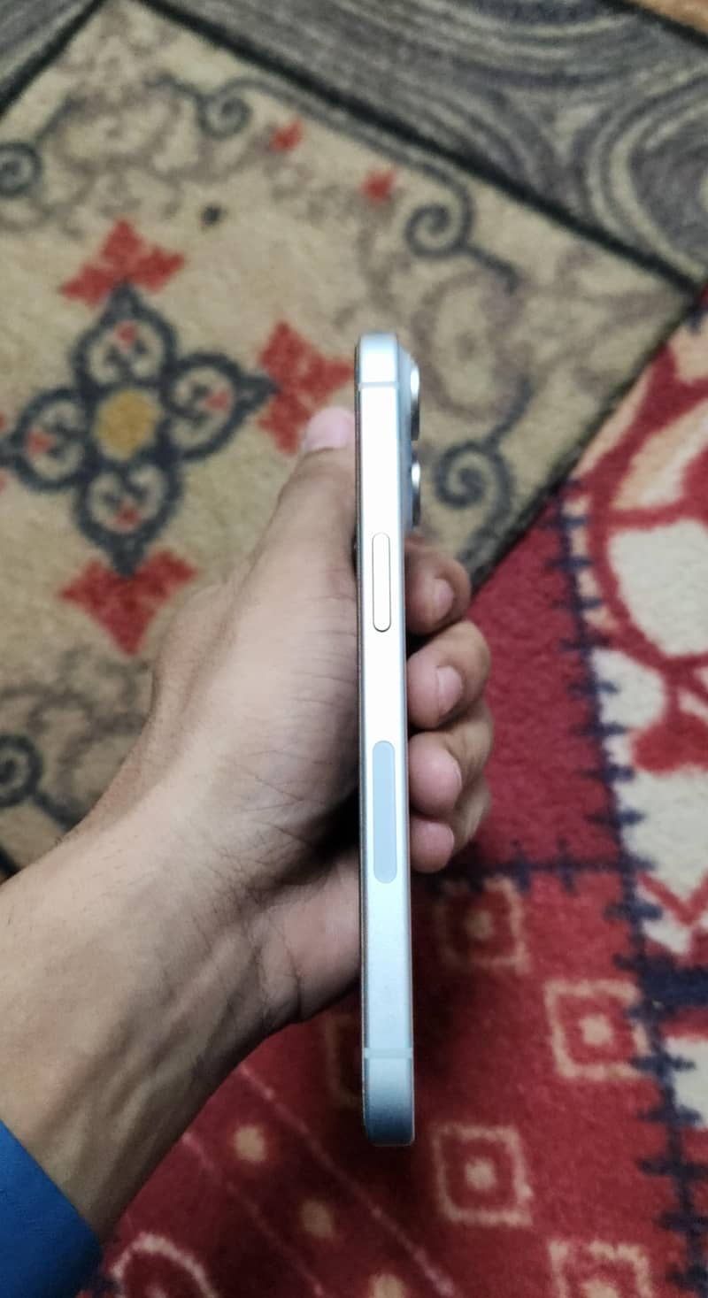 Apple iPhone 15 3