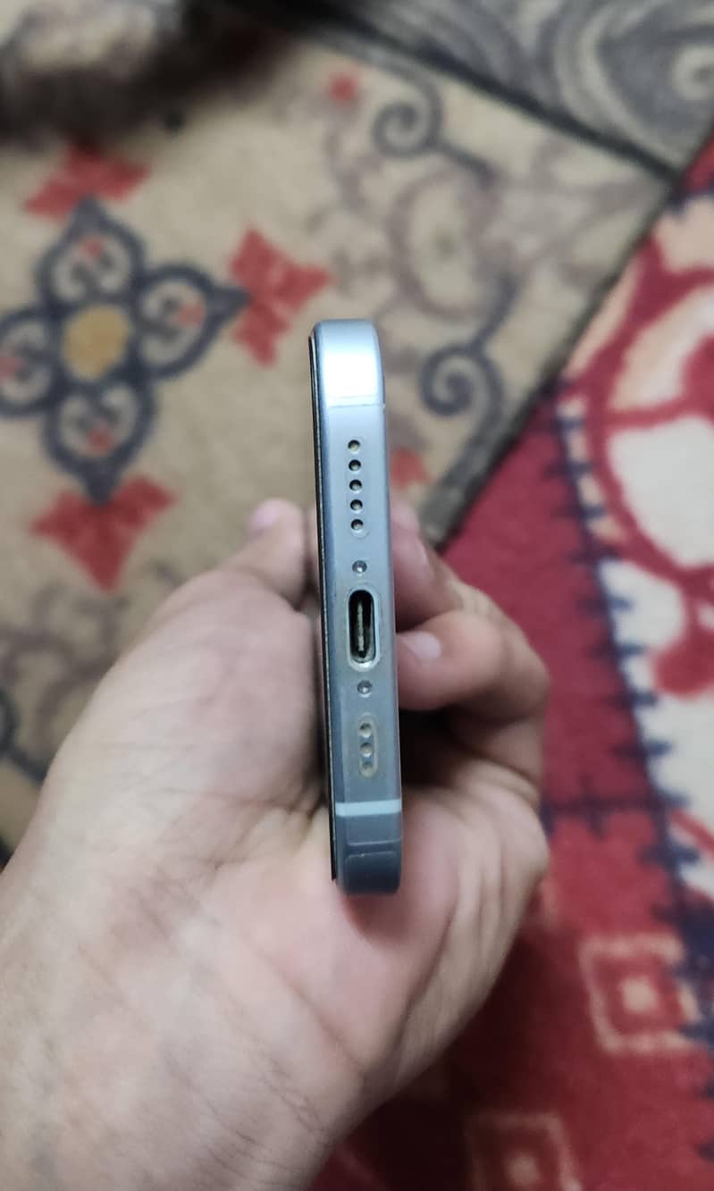 Apple iPhone 15 6