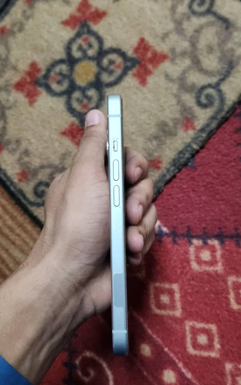 Apple iPhone 15 8