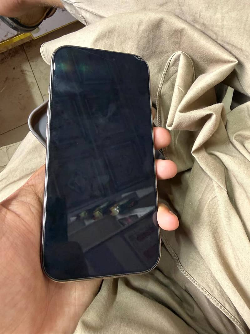 iphone 16 pro 0