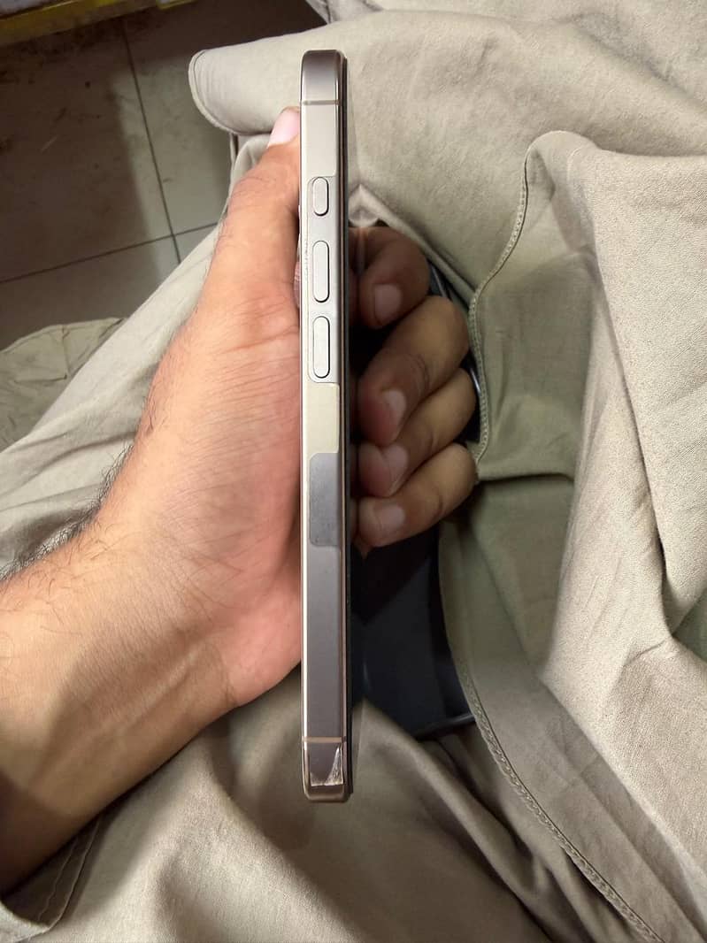 iphone 16 pro 2