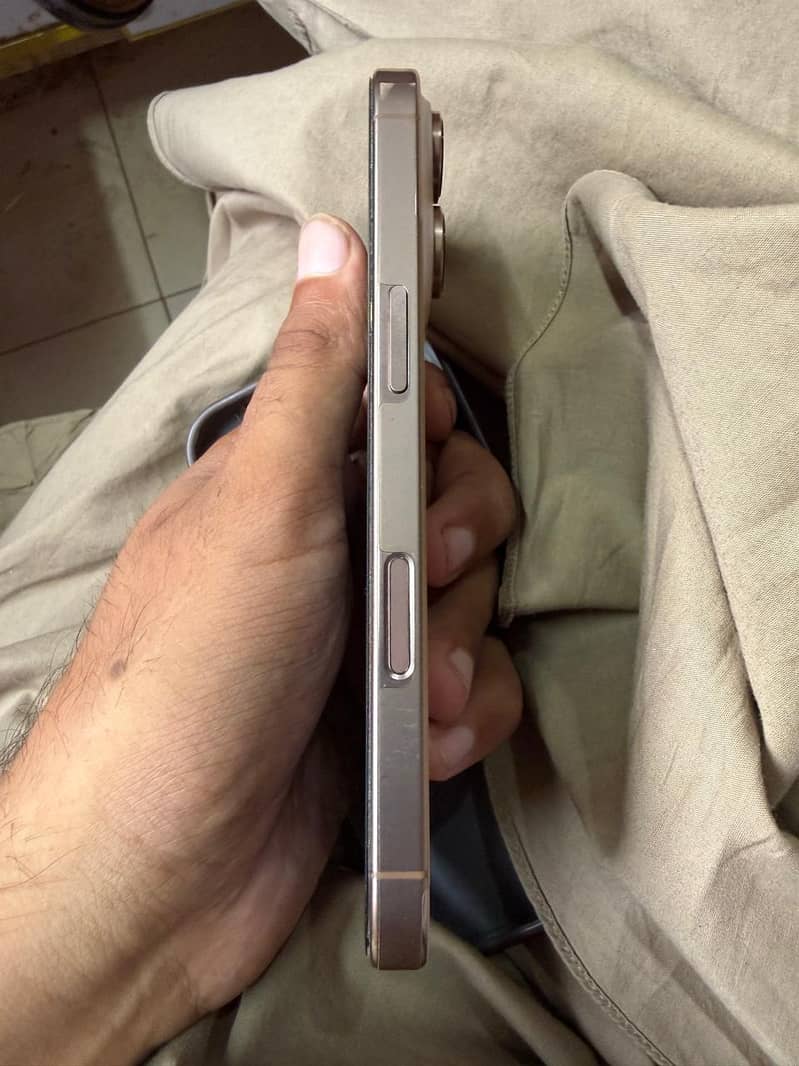 iphone 16 pro 4