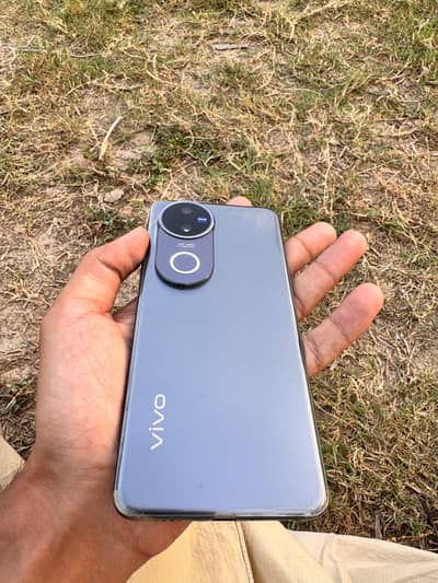 Vivo V50
