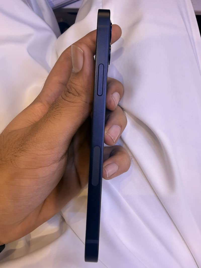 Apple iPhone 12 3