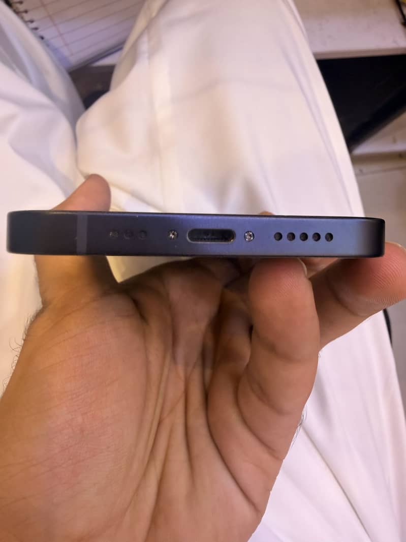 Apple iPhone 12 4