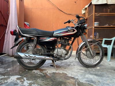 HONDA CG 125 2015 URGENT SALE 03145366414--03125396462 whatsapp