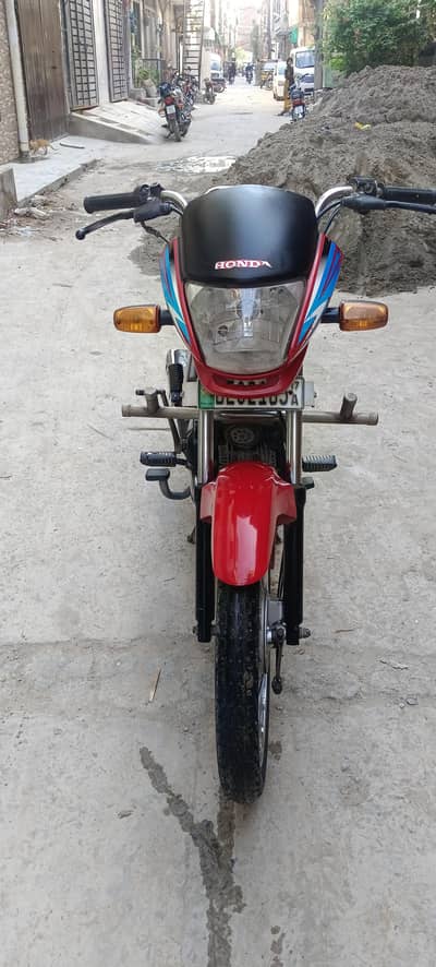 Honda pirdar 100 cc model 17