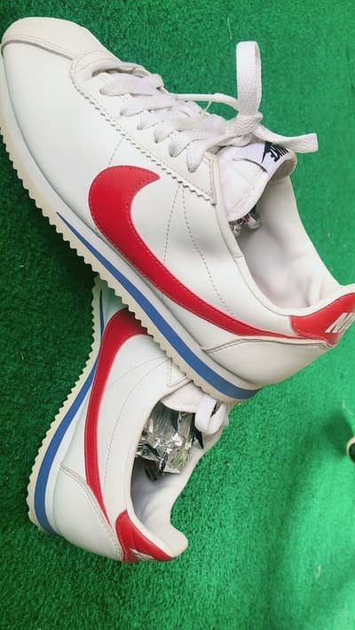 Size 6 Nike brand sneakers