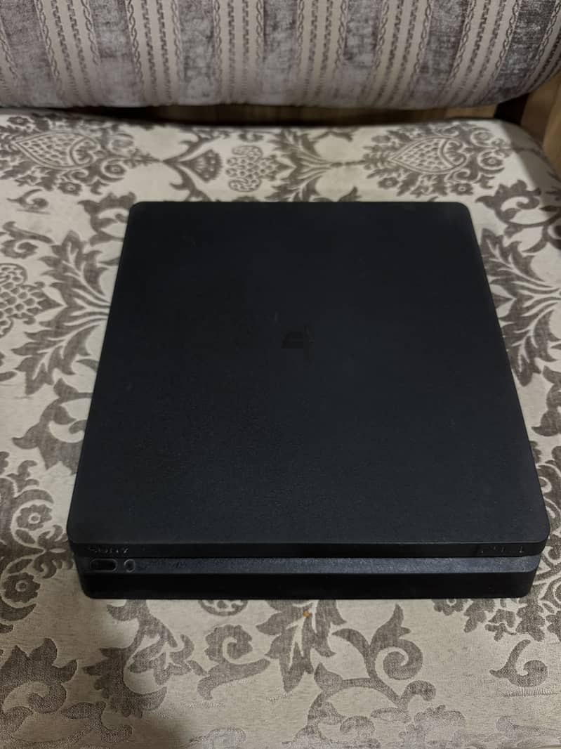 Ps4 slim 0