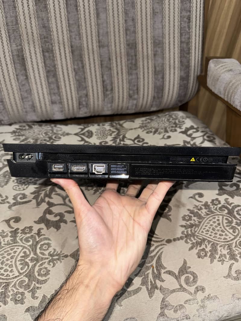 Ps4 slim 1