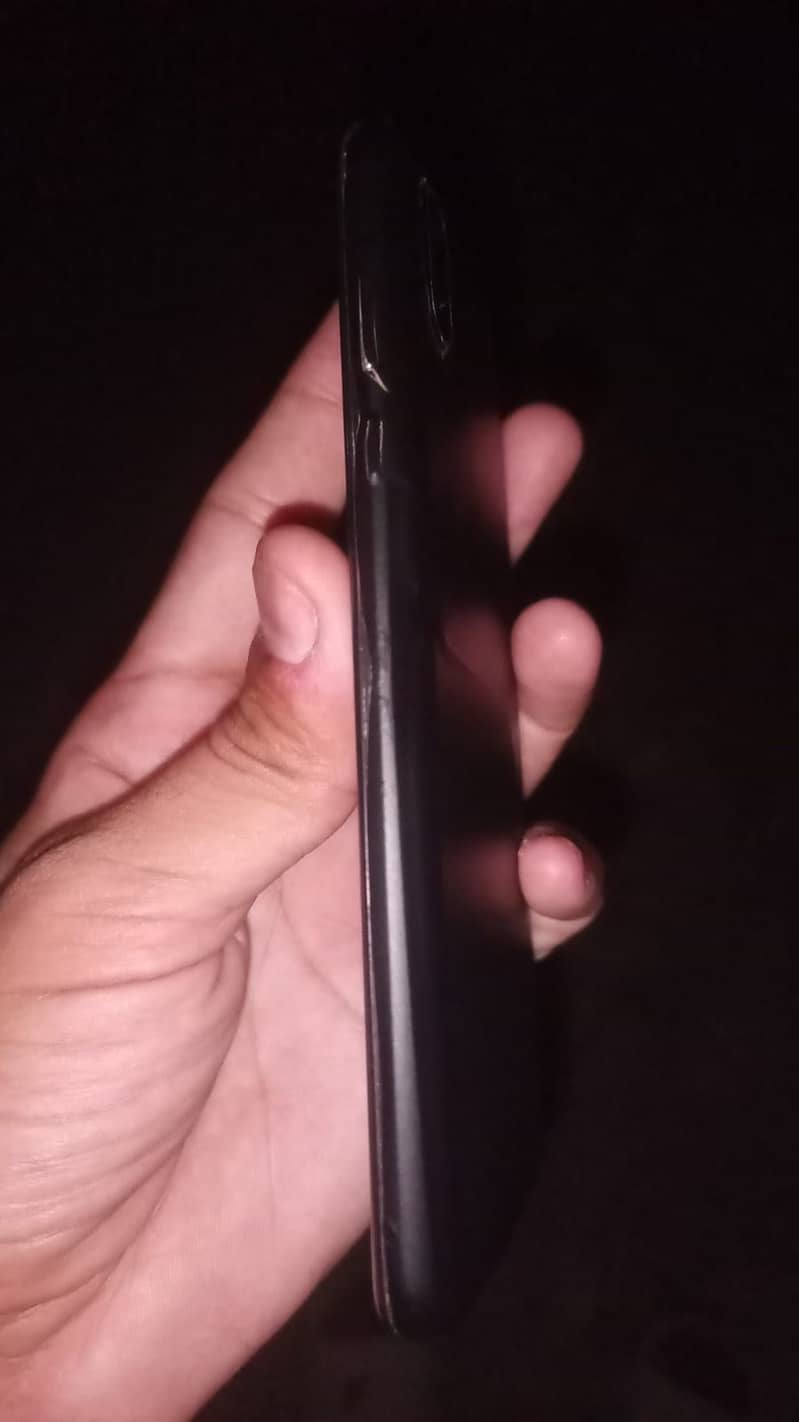 Sharp Aquos R2 0