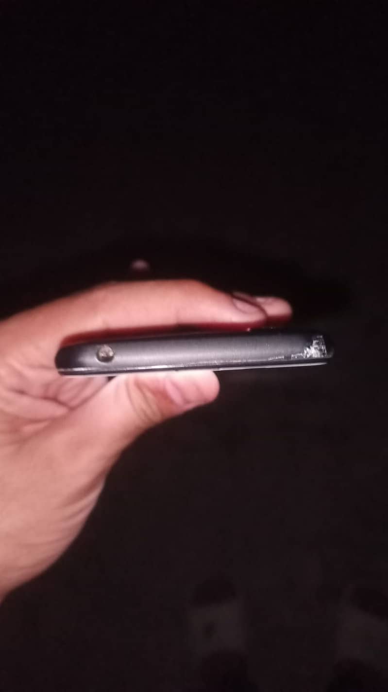 Sharp Aquos R2 2