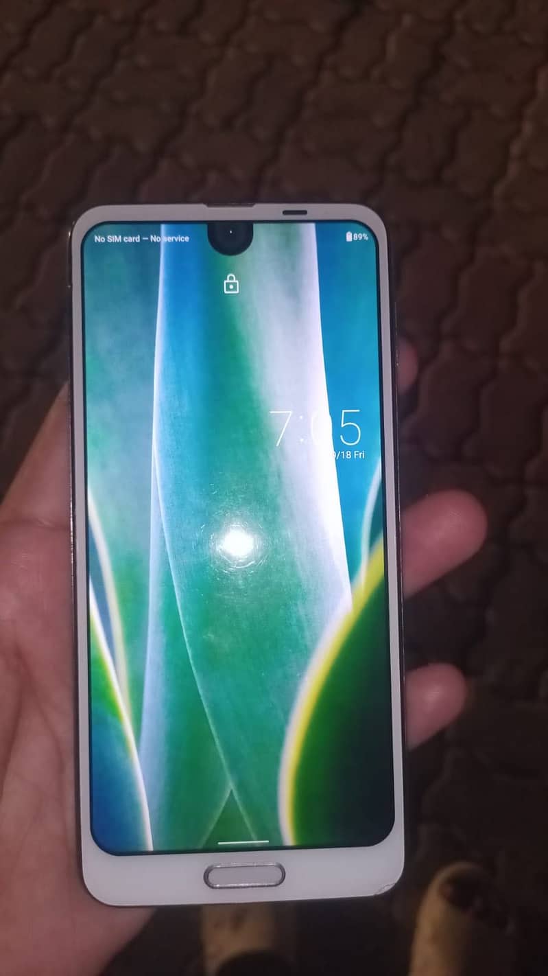 Sharp Aquos R2 3