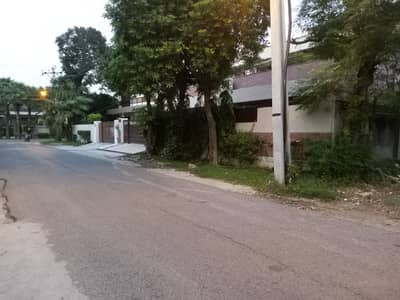 KANAL VERY HOT LOCATION PLOT AVAILABLE FOR SALE IN DHA PHASE 1.