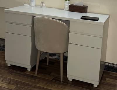 Study table/ vanity table