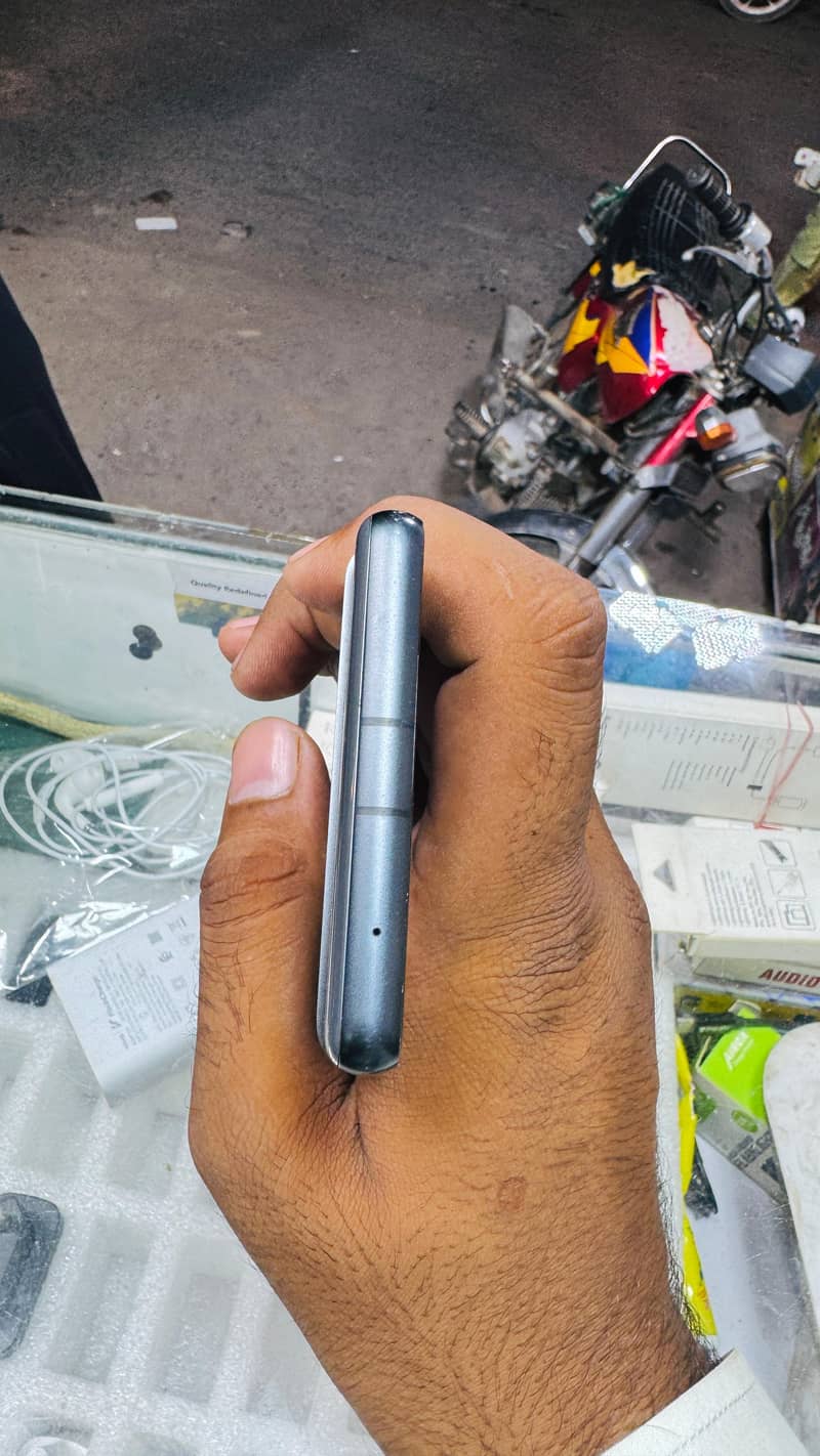Google Pixel 7a 5