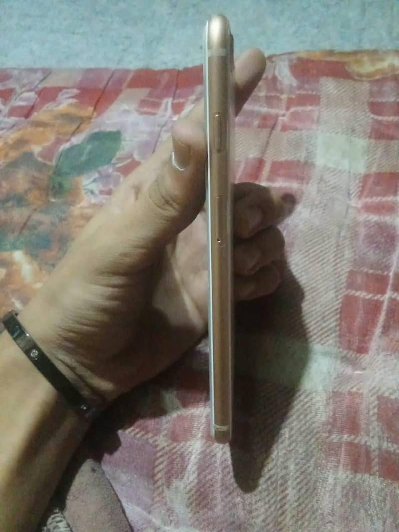 Apple iPhone 8 Plus 3