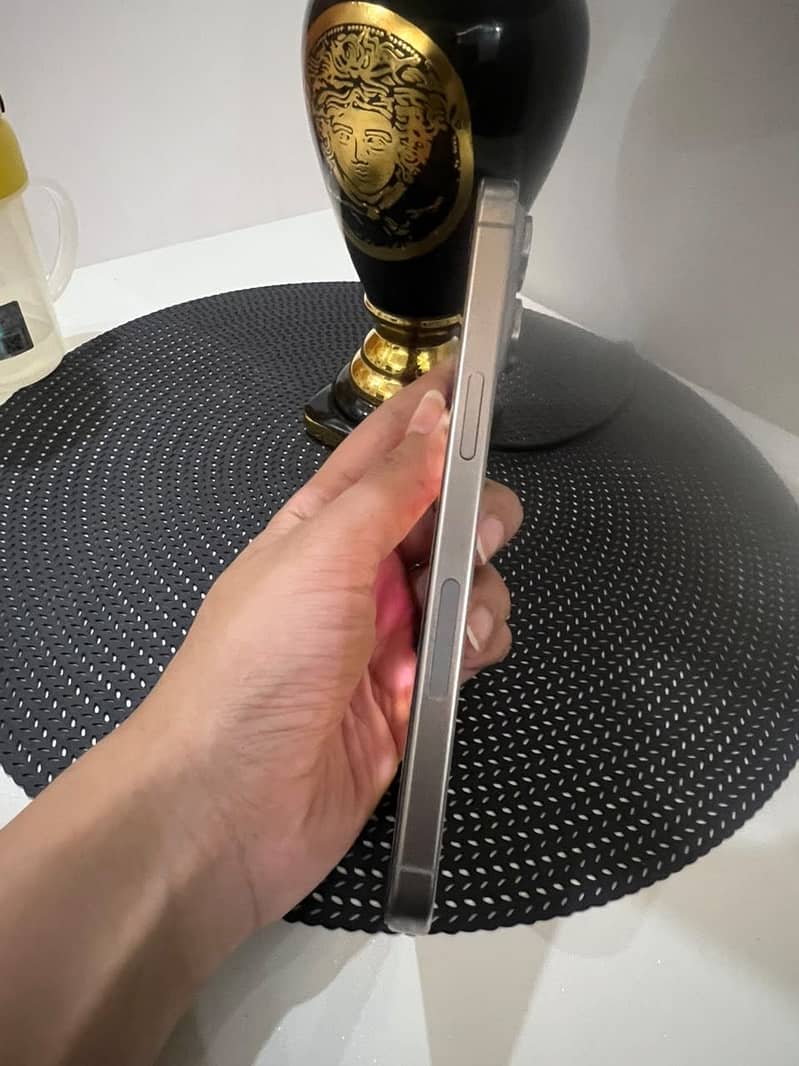 Apple iPhone 15 Pro Max 2