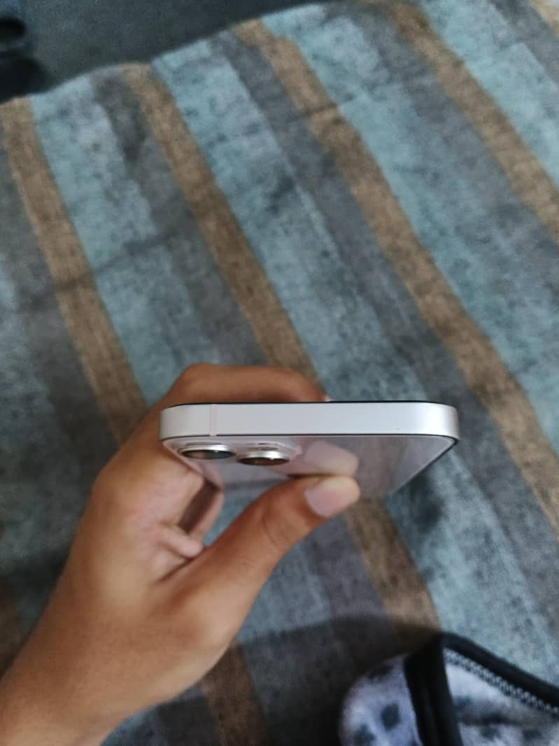 Apple iPhone 13 1