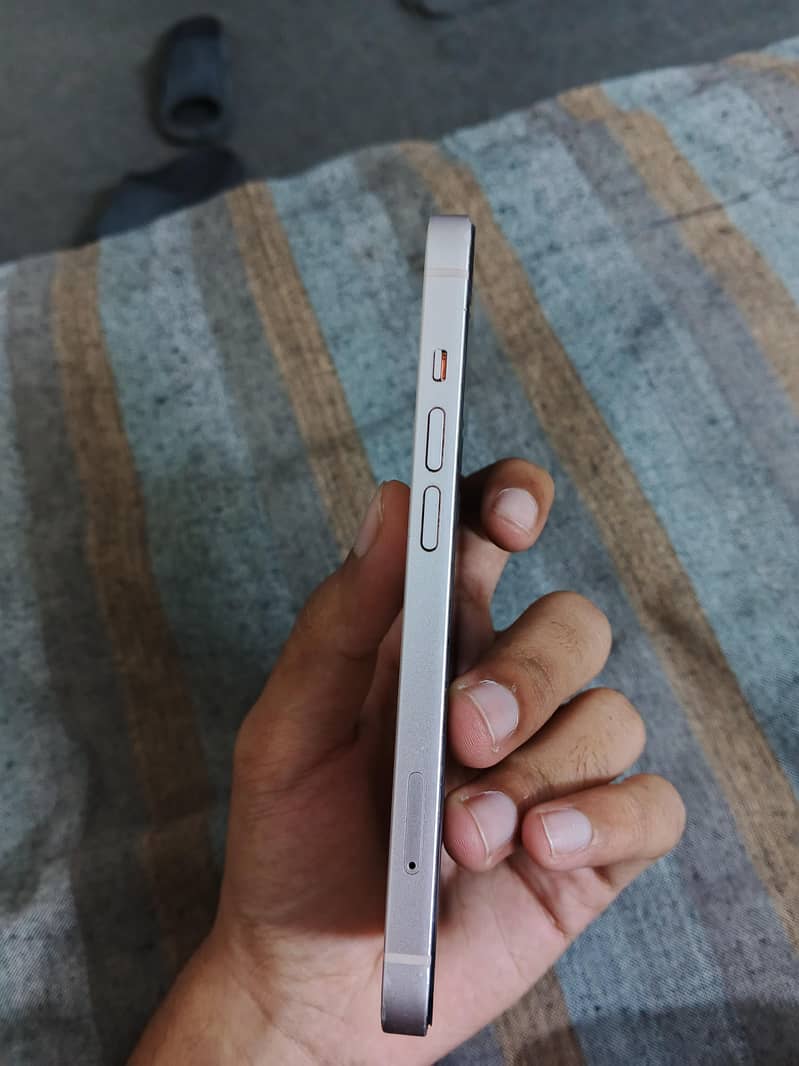 Apple iPhone 13 2