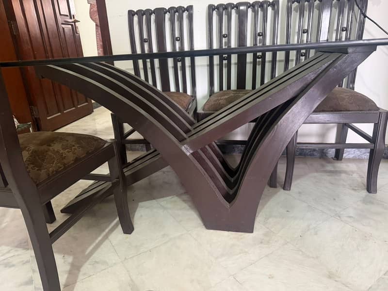 Dining table 0
