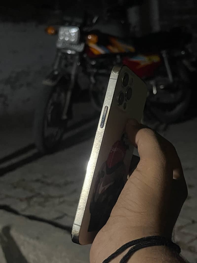 Apple iPhone 12 Pro 4