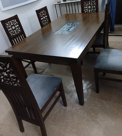 DINING TABLE