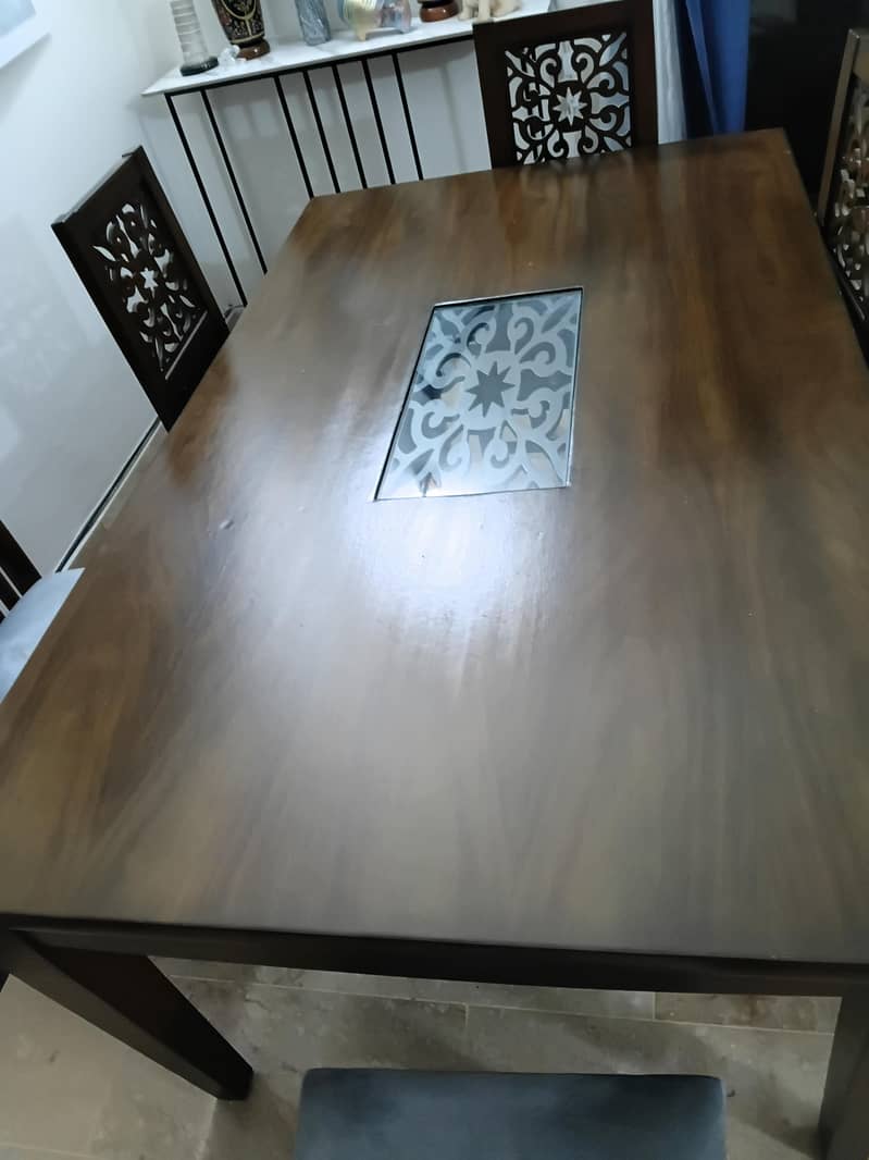 DINING TABLE 1