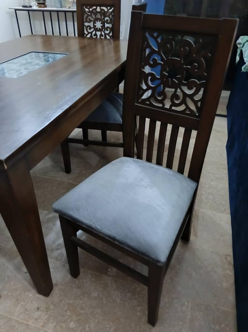 DINING TABLE 2