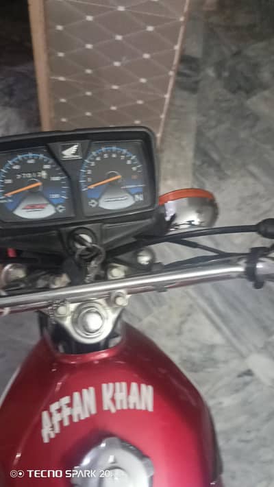 23 model hai 9x10 condition hai koi Kam Nahin hone wala lamination Hui