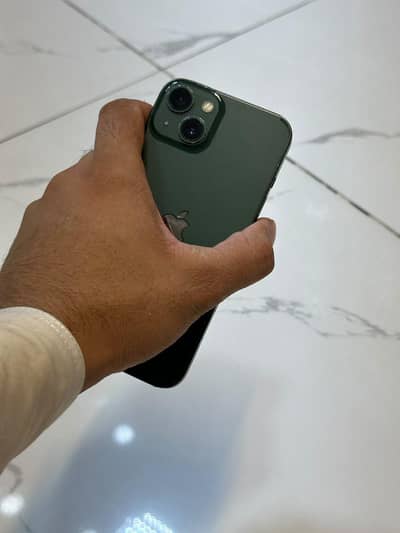 Apple iPhone 13