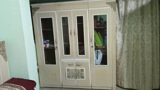 Divider and Dressing table for Sale