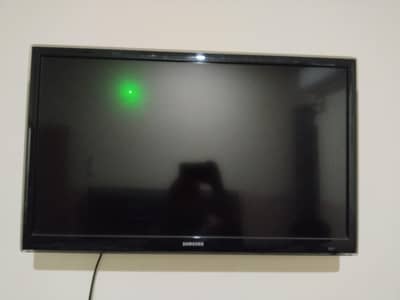 Samsung 32 Inch LED TV – Simple/Non-Smart – Good Condition