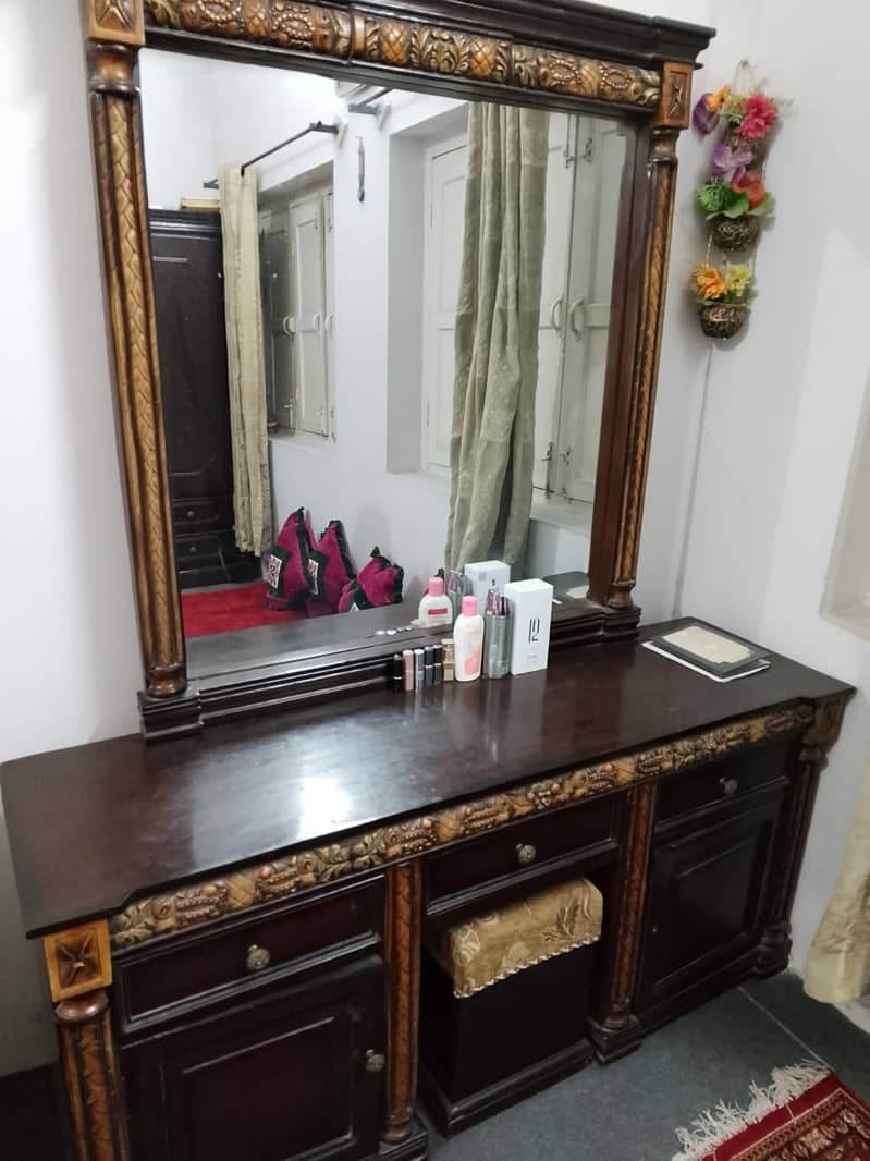 Dressing Table 0