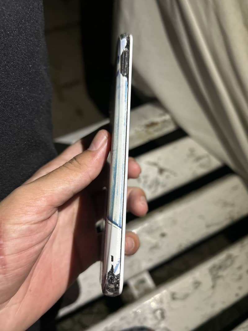 Sharp Aquos R2 2