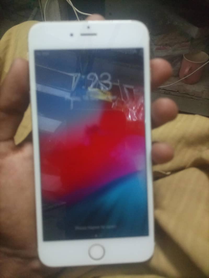 Apple iPhone 16 Plus 1