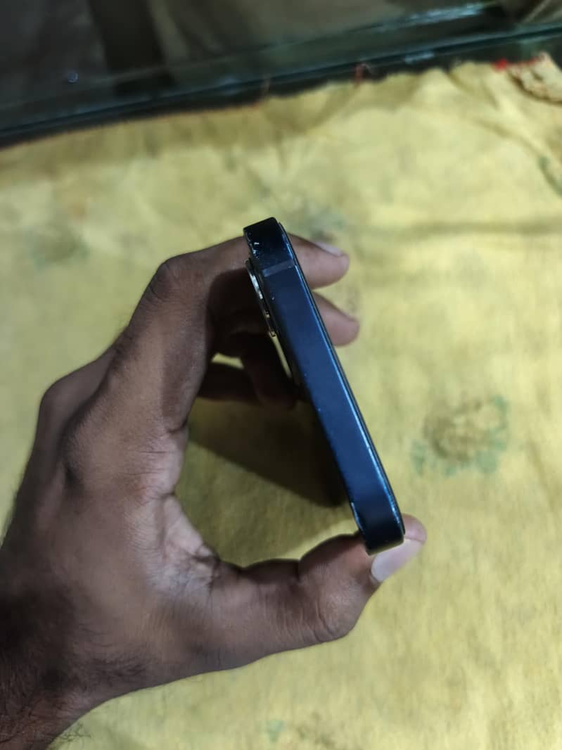 Apple iPhone 12 2