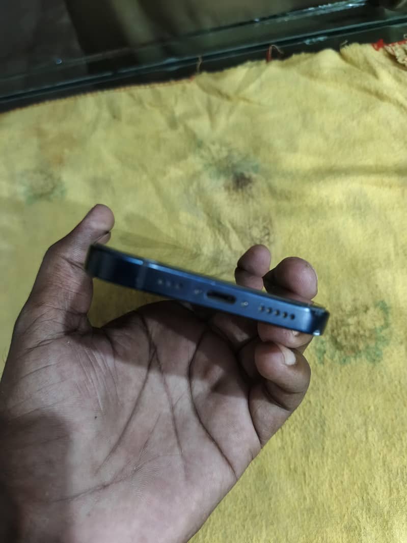 Apple iPhone 12 3